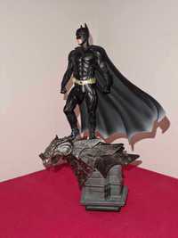 Vand statueta "The Dark Knight Deluxe Art Scale Batman 31 cm"
