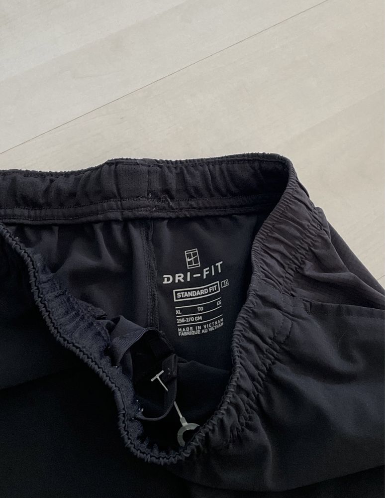 Nike детски шорти XL 158-170