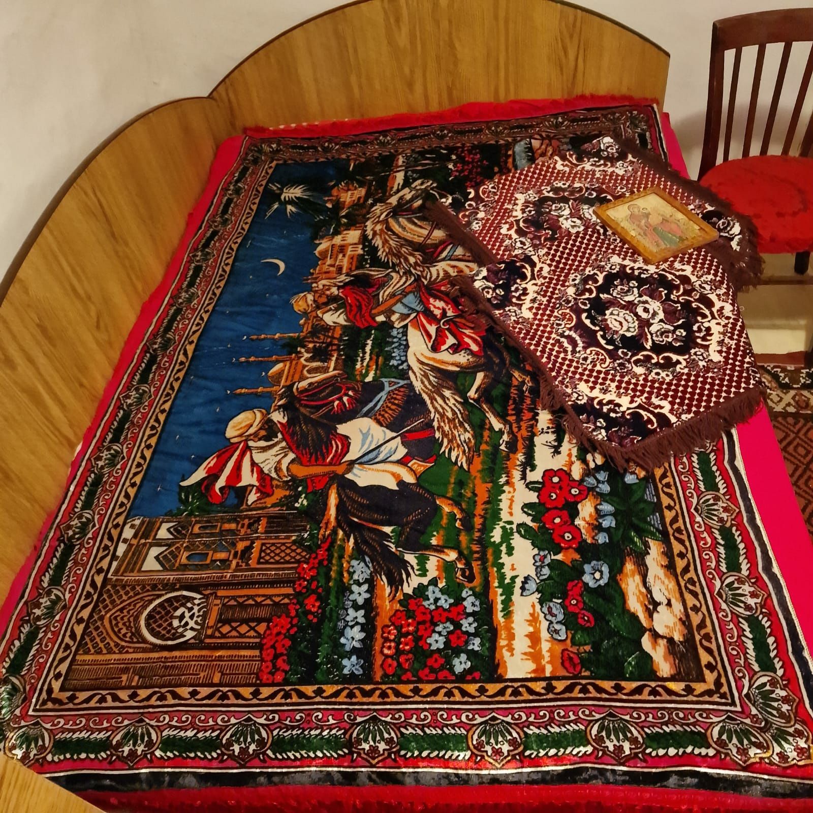 Vintage Carpeta Rapirea din serai + 2 huse persan ptr scaun.