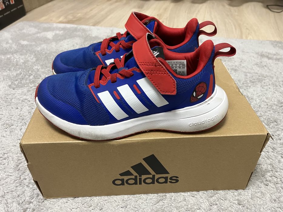 Adidas Marvel marimea 31 1/2