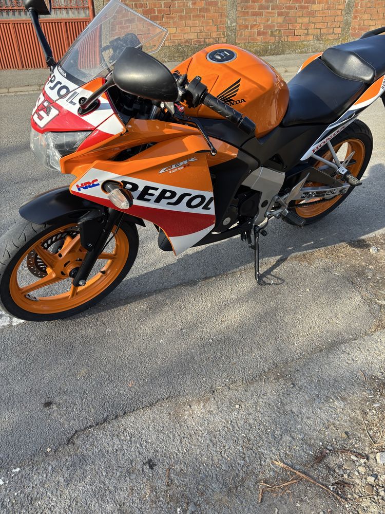 Honda cbr 125 2015