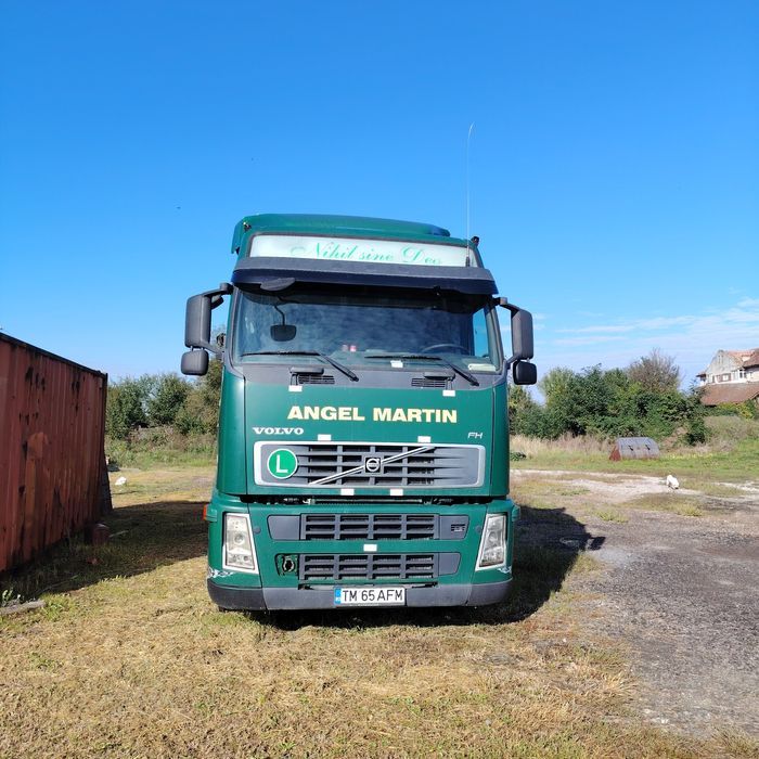 VOLVO si semiremorca Schmitz