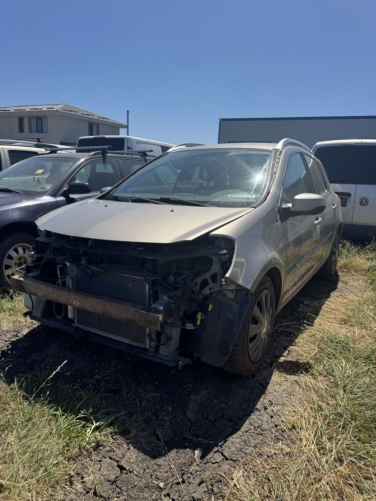 Renault clio 3 facelift avariat