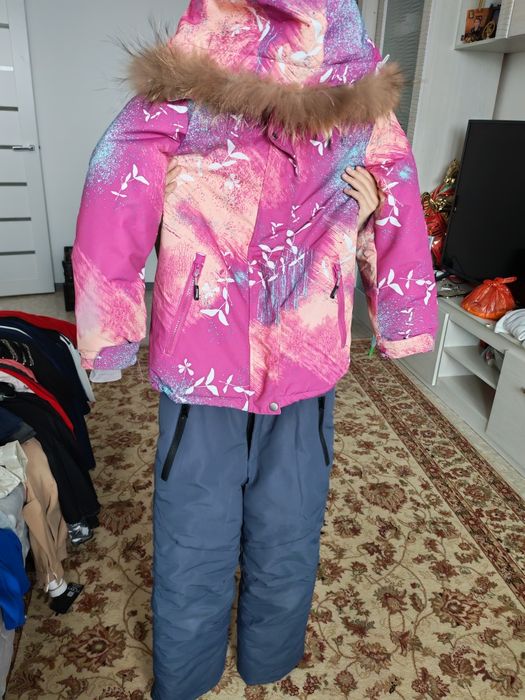 Продам лыжный костюм на 8-9 лет для  девочки