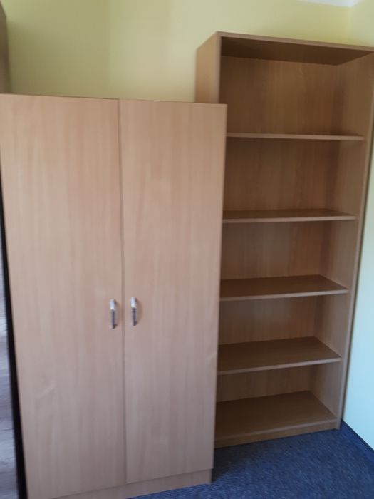 vand 3 dulapuri si 1 bibiloteca aproape noi