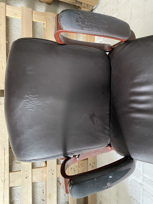 Scaun birou directorial piele maro insertii mahon