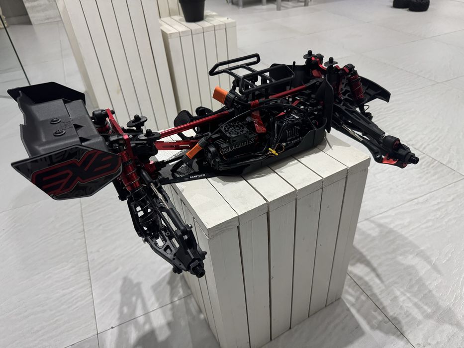 Здравейте представям ви 1/8 ARRMA KRATON EXB 6S