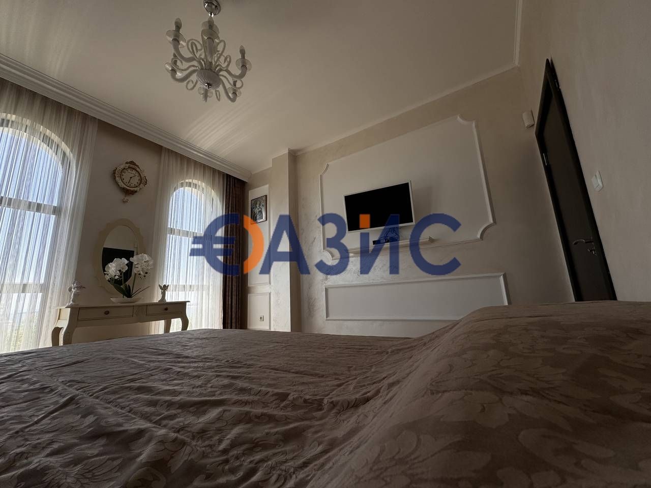 Къща с 3 спални, 250 кв.м. + 450 кв.м. двор, Свети Влас, България, 380