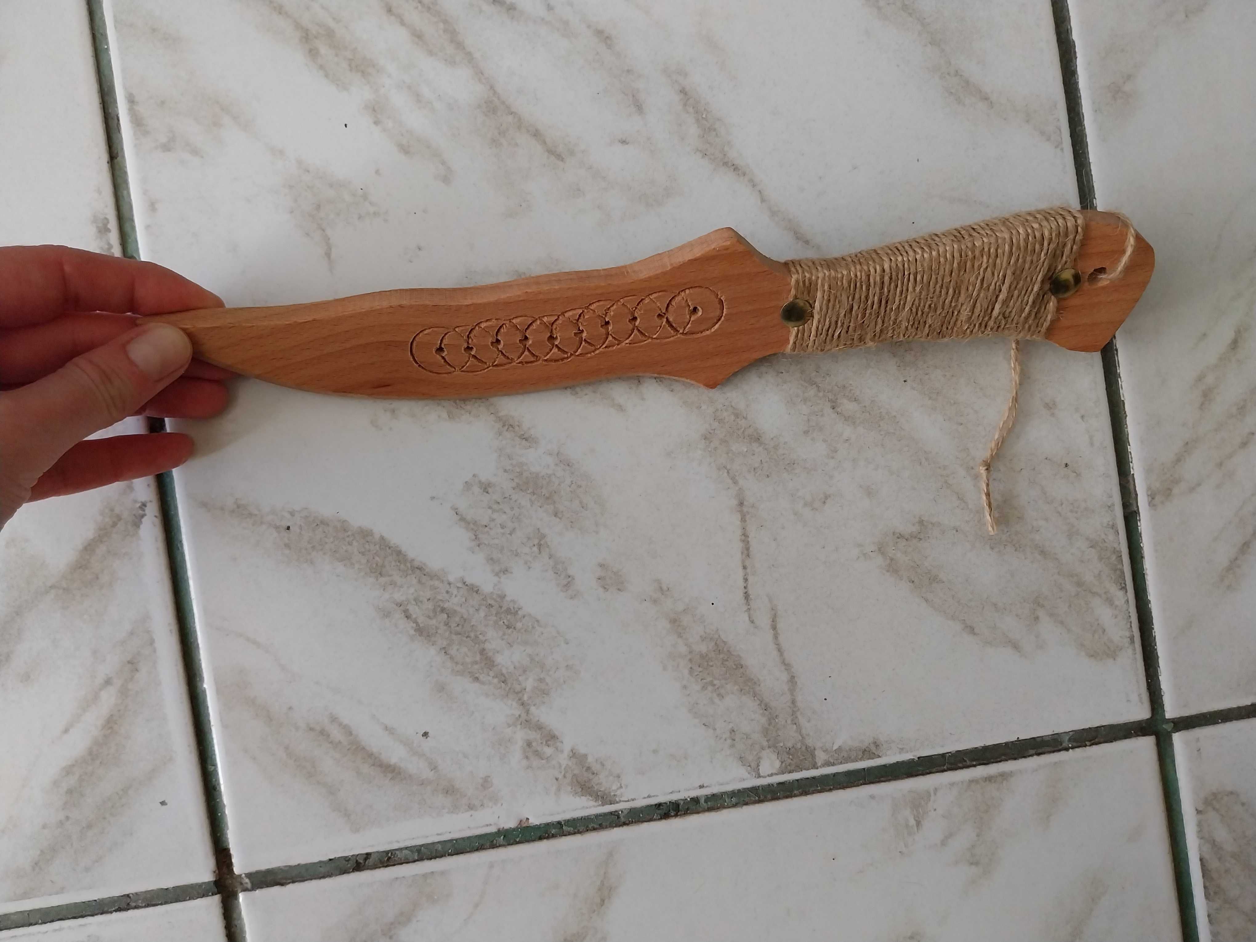 Дървен нож сувенир