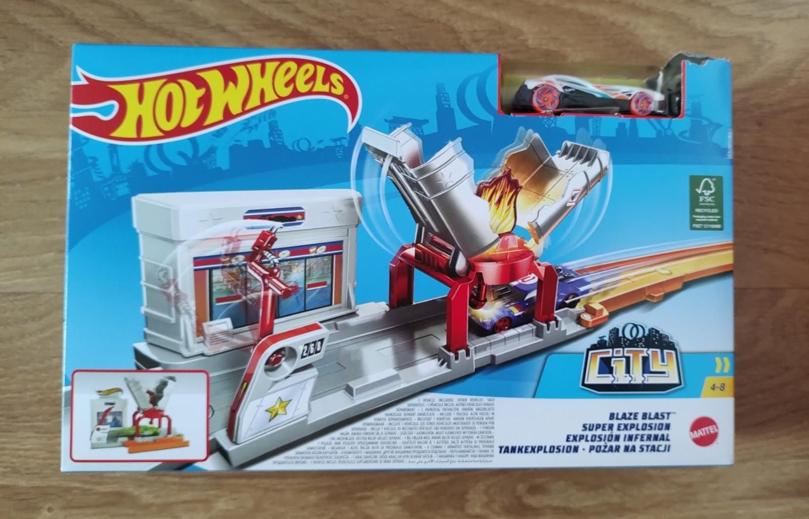 Lansator Hot wheels masini /Stekeez Lid'l 20 fotbaliști + cupa.