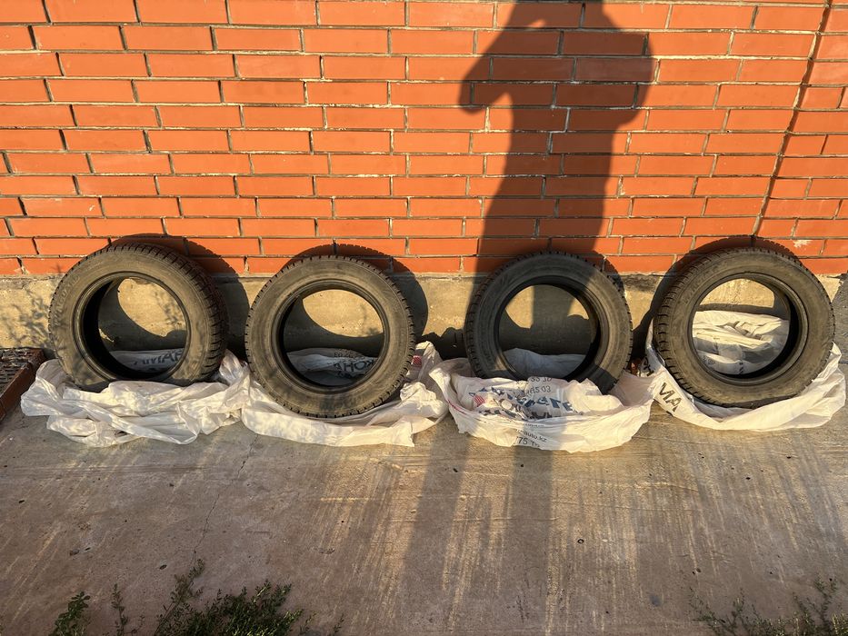 Зимние шины 185/60 R14 в хорошем состоянии комплект