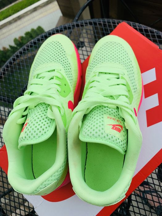 Дамски неонови маратонки Nike Air max