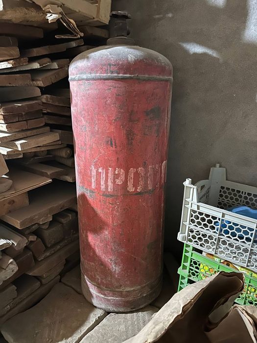 Продаются два газ балона