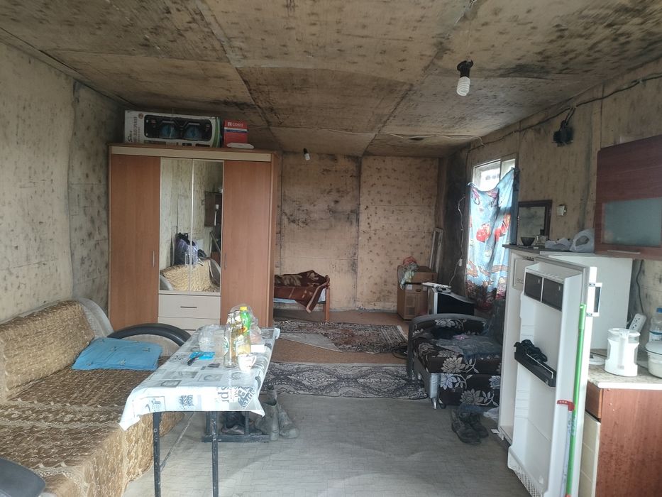 Участок с времянкой