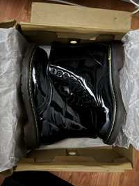 Ghete stil dr martens negre lucioase