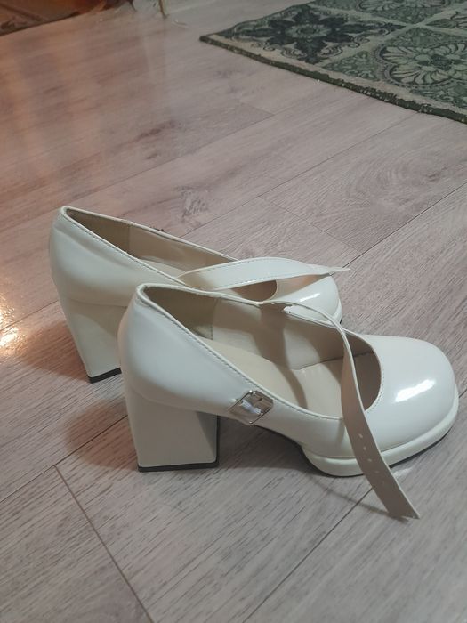 Белый туфли новый