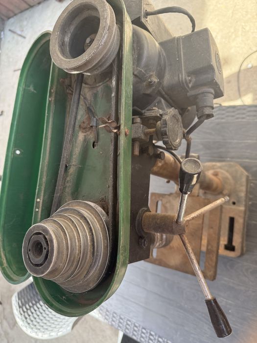 Masina de gaurit banc