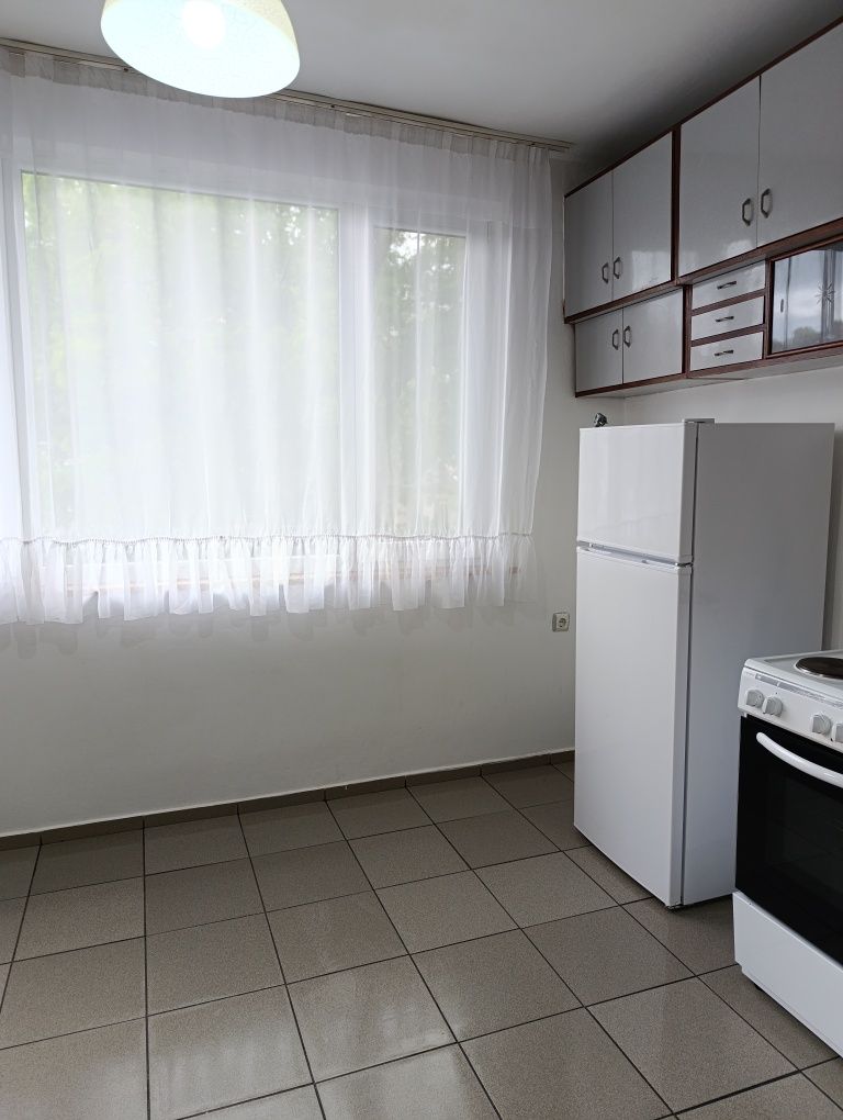 Дава се под наем Тристаен апартамент в Шумен, Център - 85 кв.м за 229.5 € - Снимка #2