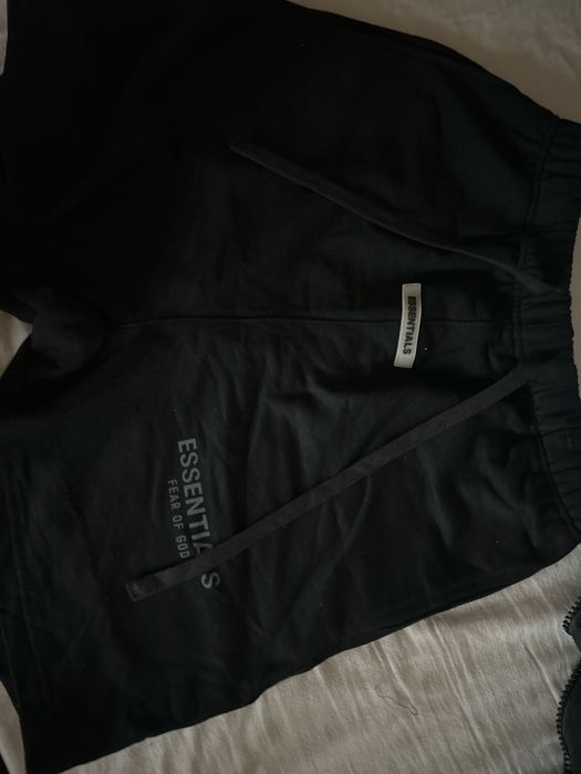 Къси панталони essentials