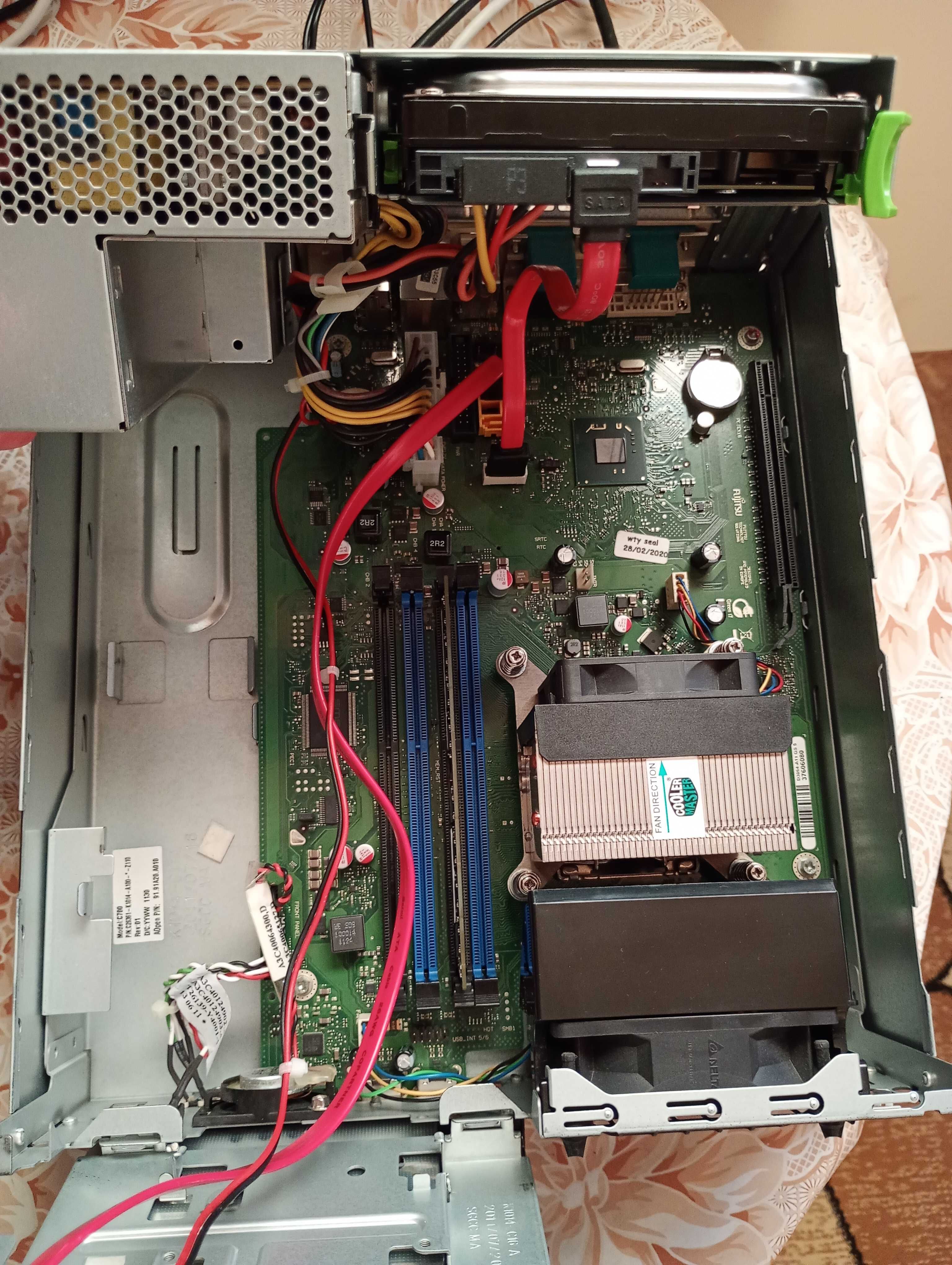 Малък компютър Fujitsu ESPRIMO C700
