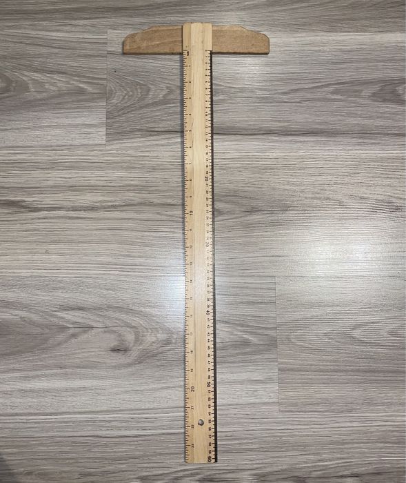 Teu din lemn, cu rigla