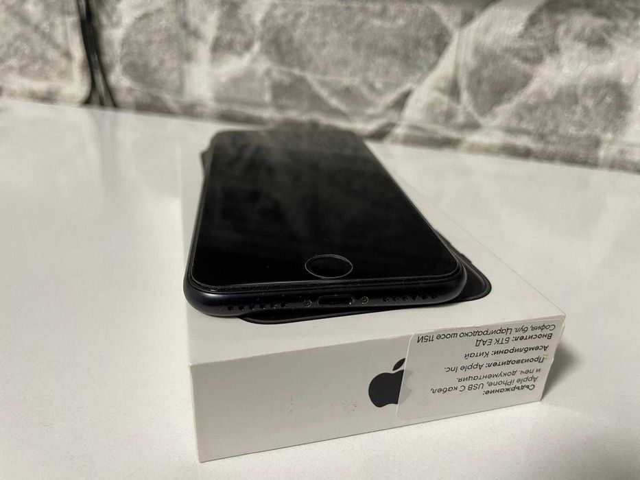 КАТО НОВ!!! Iphone SE  2022  128GB  Със AirPods Pro 2nd Generation