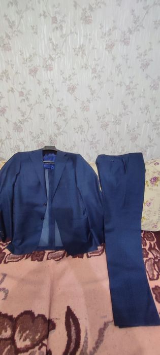 Vând costum haine "Canali"