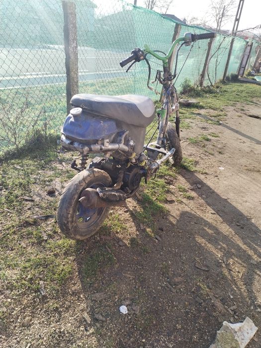 Vând scuter 4t negociabil