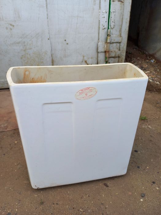 Продам унитазный бачок в хор сост