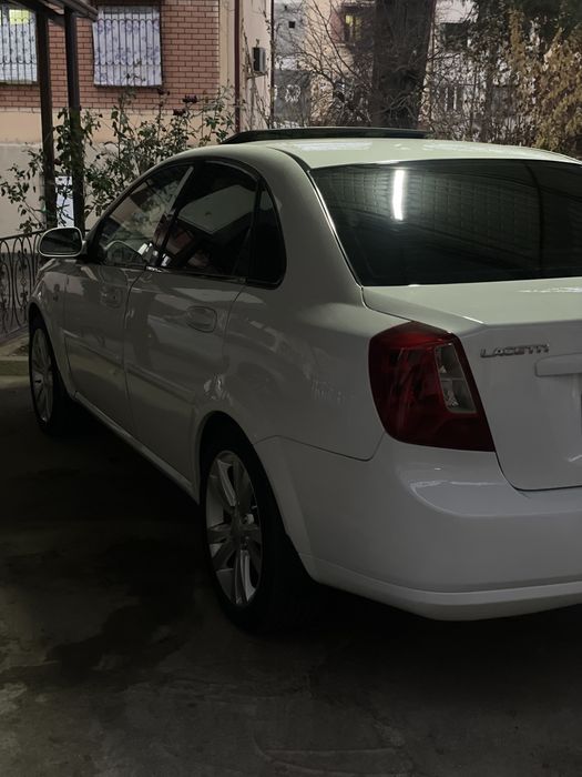 Lasetti 2012 3 poz gazi bor petno bor kichkina 2 ta