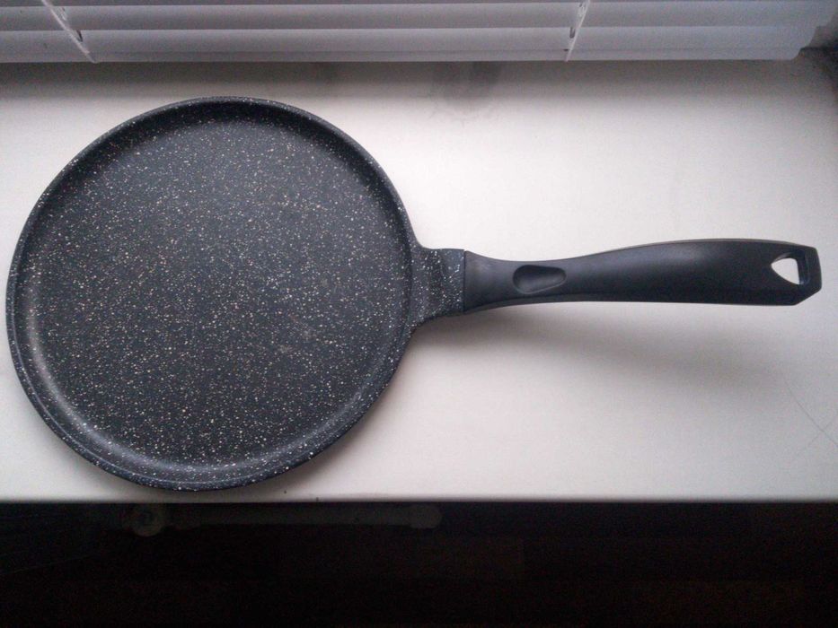 Продам сковородку для пиццы и блинов