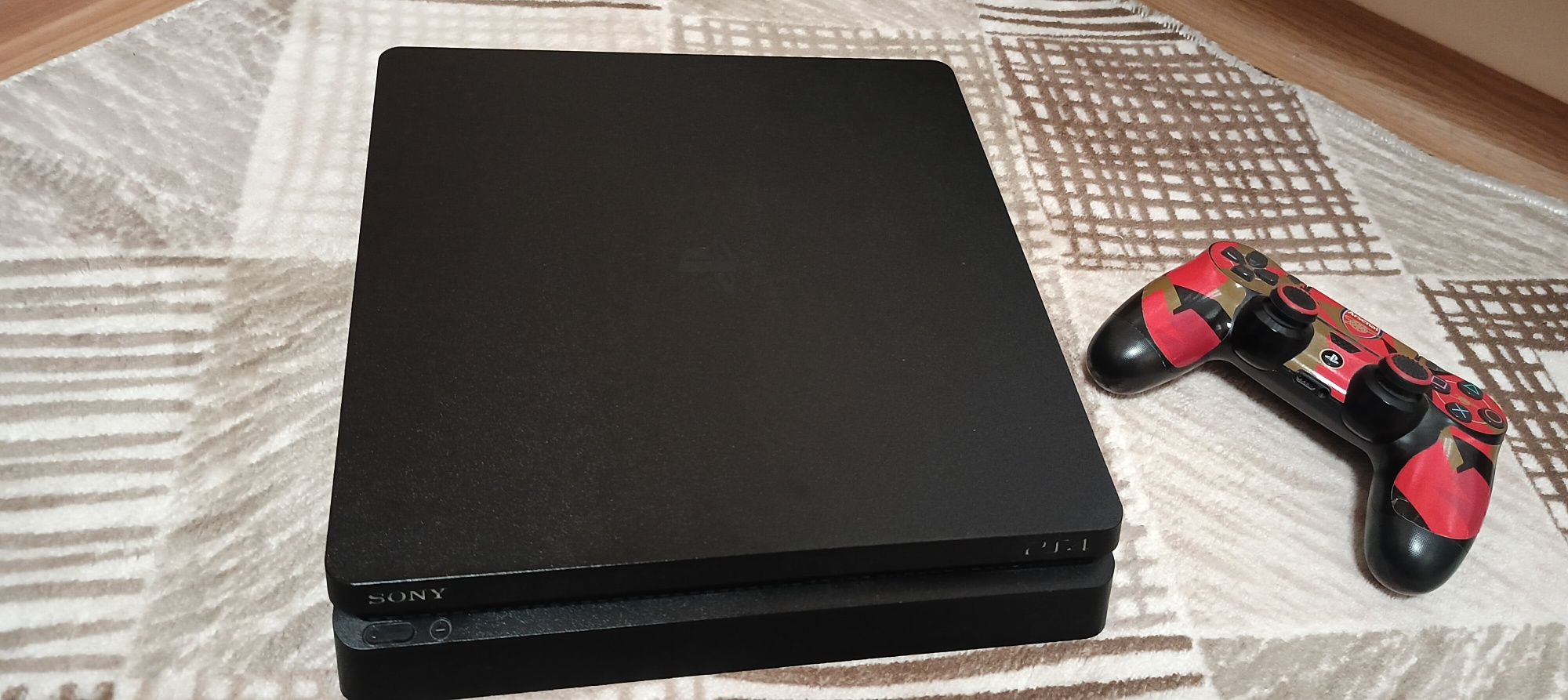Плейстейшън 4 слим PS 4 slim