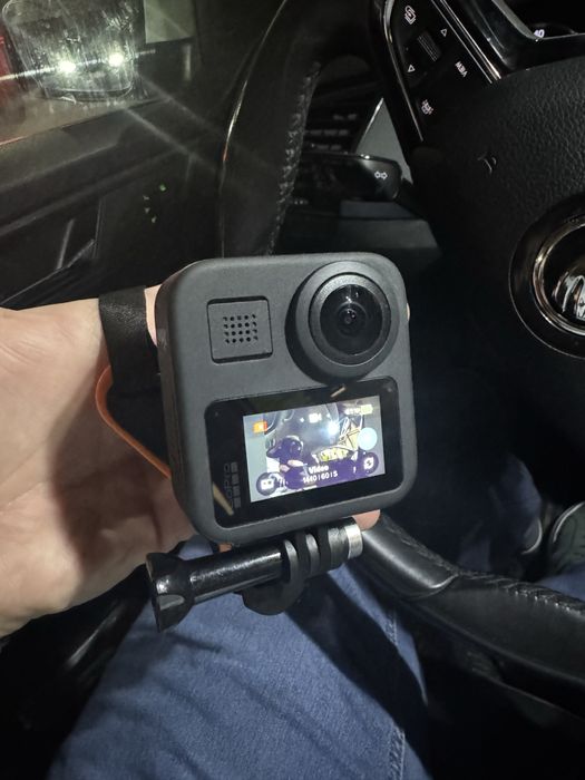 GoPro Max 360 cu o lentila zgariata