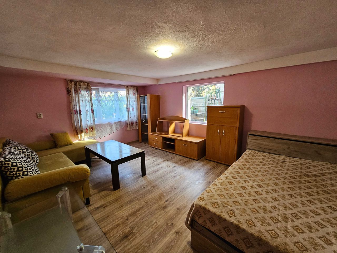 Дава се под наем Етаж от къща в Божурище - 65 кв.м за 331.5 € - Снимка #1