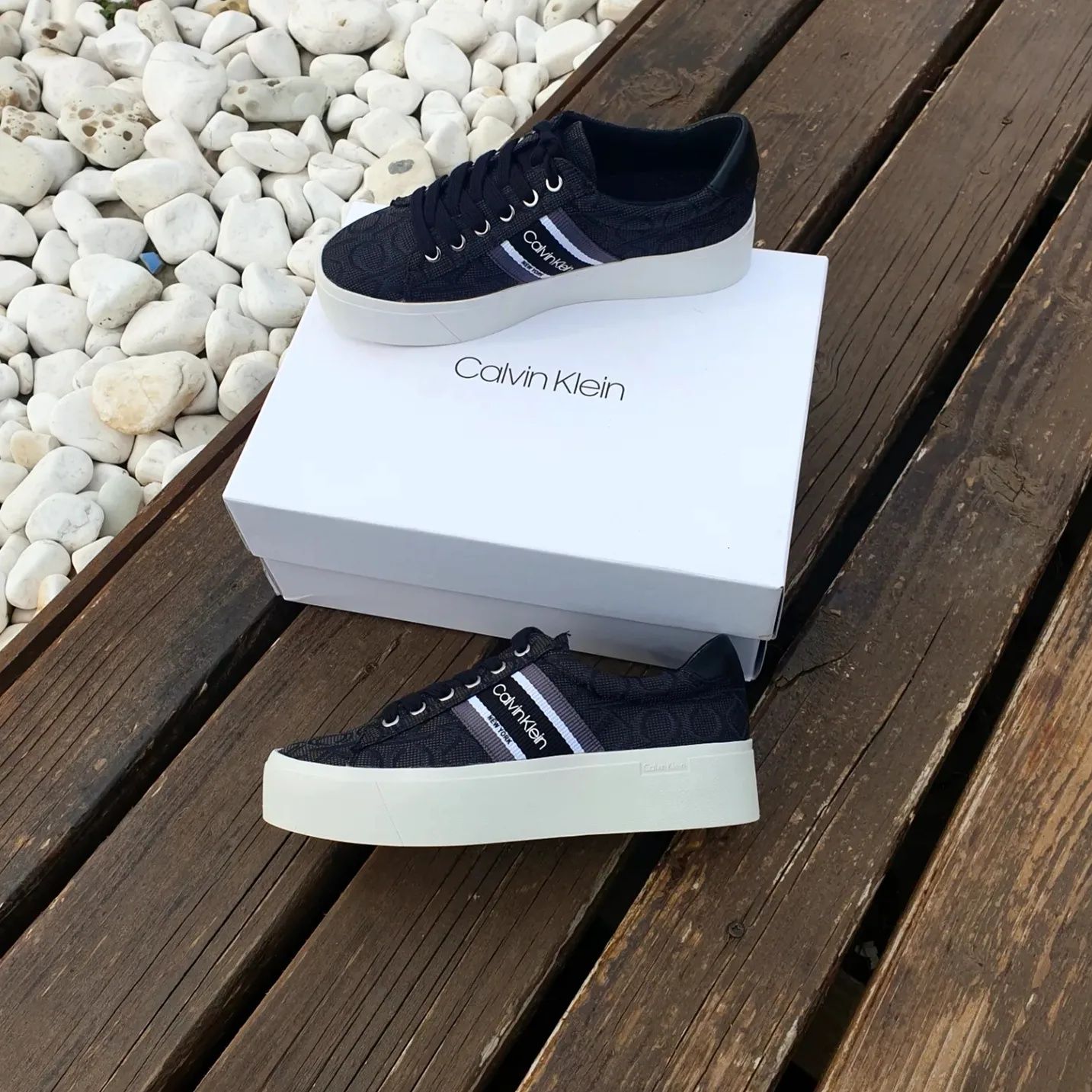 Кецове сникърси Calvin Klein номер 35 стелка 22.5 см. нови кутия