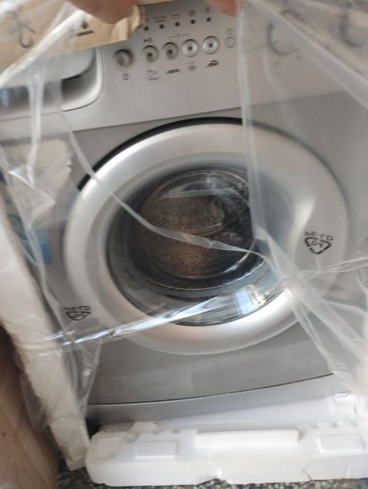 Продавам работеща пералня Беко