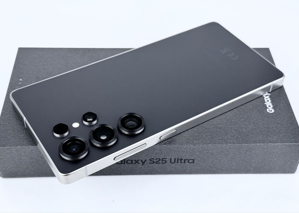 НОВ! Samsung Galaxy S25 Ultra 5G 256GB 12RAM Black Гаранция!