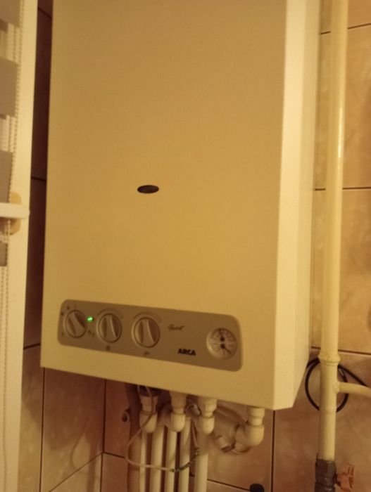 Vând centrala marca: Arca Poket