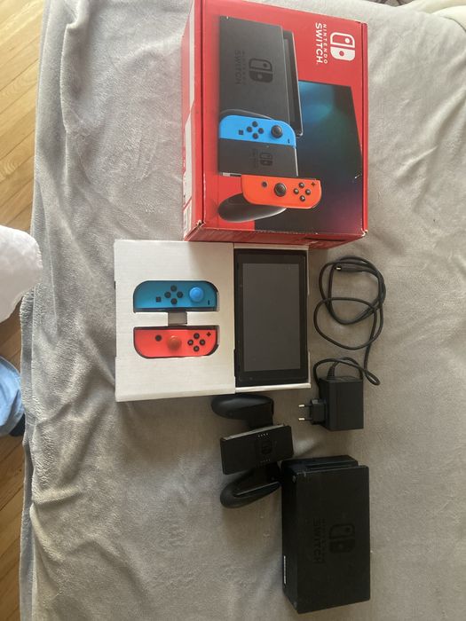 Vând Nintendo Swich foarte puțin utilizat uşor negociabil