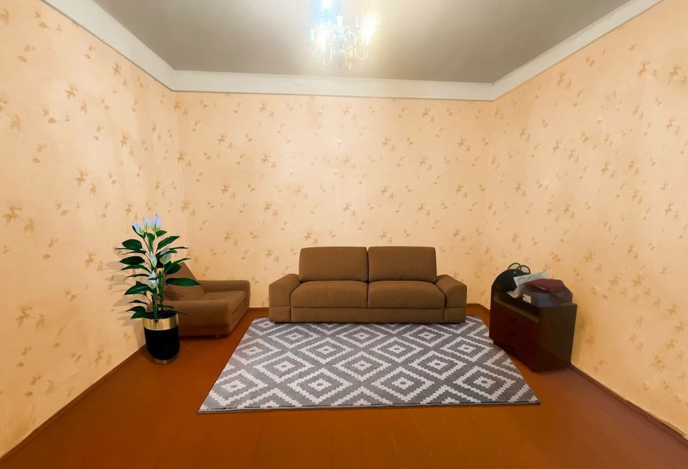 Улица Конституция Продаётся участок с домом 1,65 соток  в центре