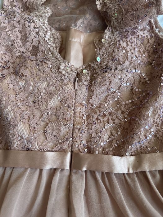 Официална рокличка.