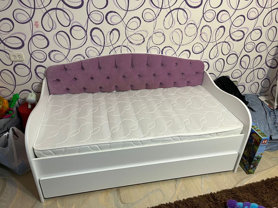Продам детскую кровать +матрас в подарок