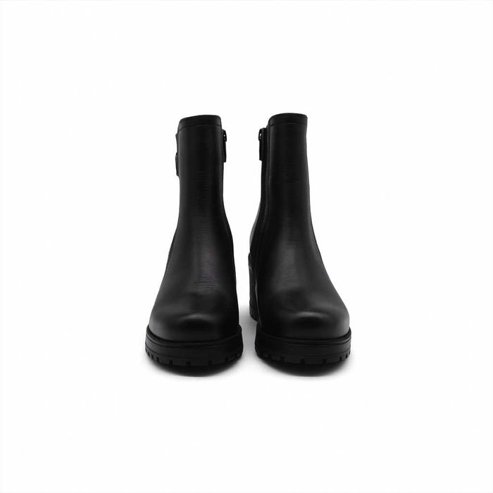 Дамски черни боти от естествена кожа на ток с цип