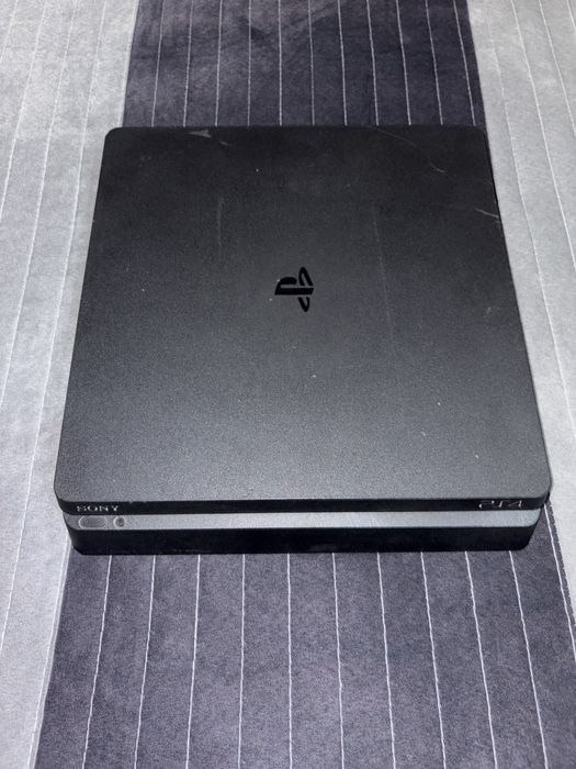 PLAY STATION 4 + volan nou play station cu pedale