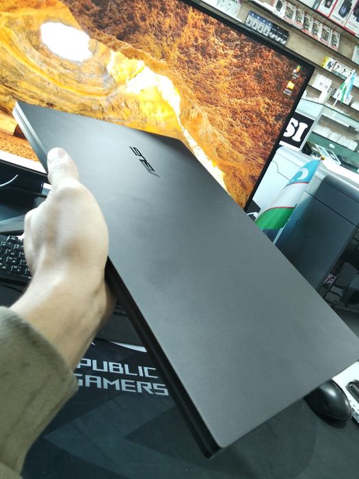 ASUS Vivobook Pro 15 (Q533MJ)