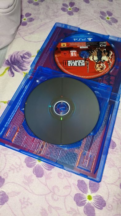 PS4 slim с два контролера и две игри  !!!