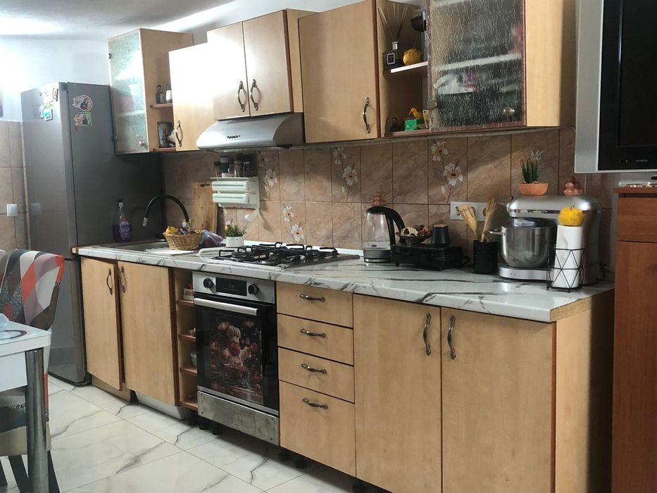 Vând mobila de bucatarie