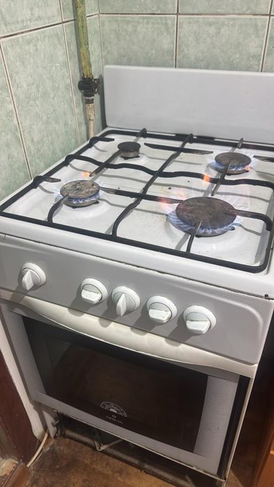 Продам газову плиту б/у 25000
