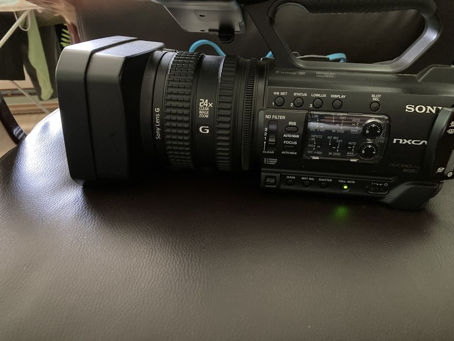 Vand camera video SONY HXR-NX100