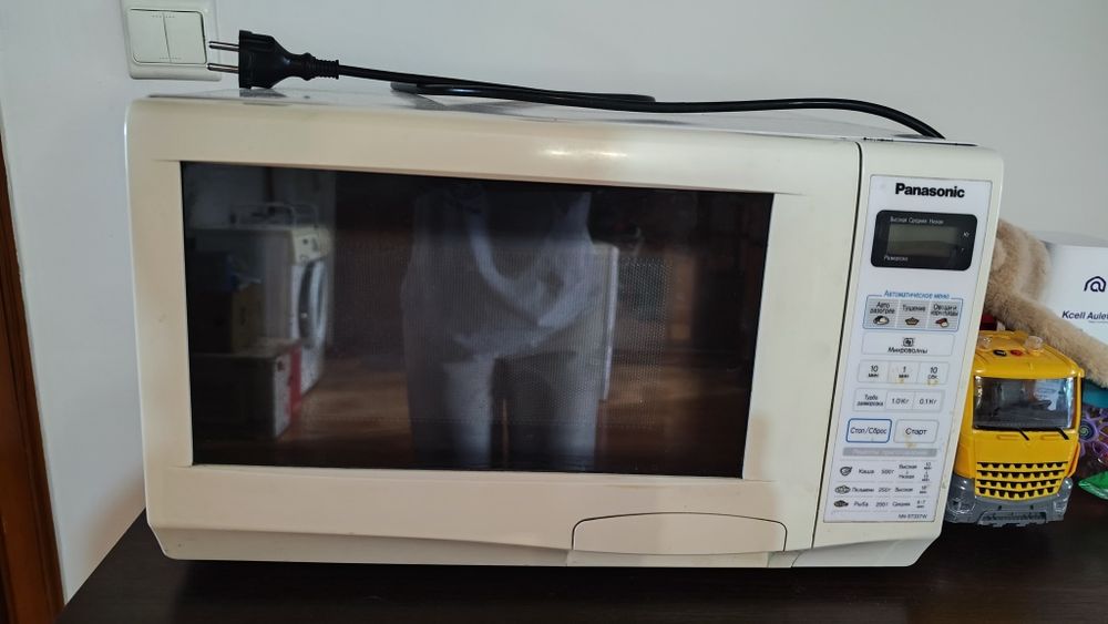 Продам микроволновку не исправную за 5000 тенге.